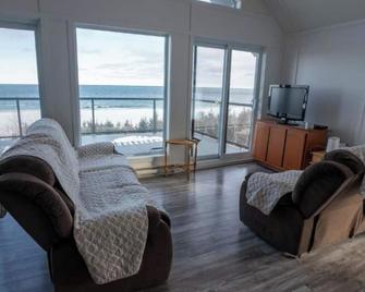 Bord de l'eau Maison toit Cathédrale Fenestré - Matane - Obývací pokoj