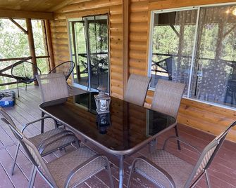 Cabin In The Pines - 3 Minutes To The Beach, Docks Or Golf! - Cascade - Patio
