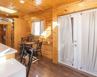 Downtown Leadville - Tiny house dragonfly - Leadville - Eetruimte