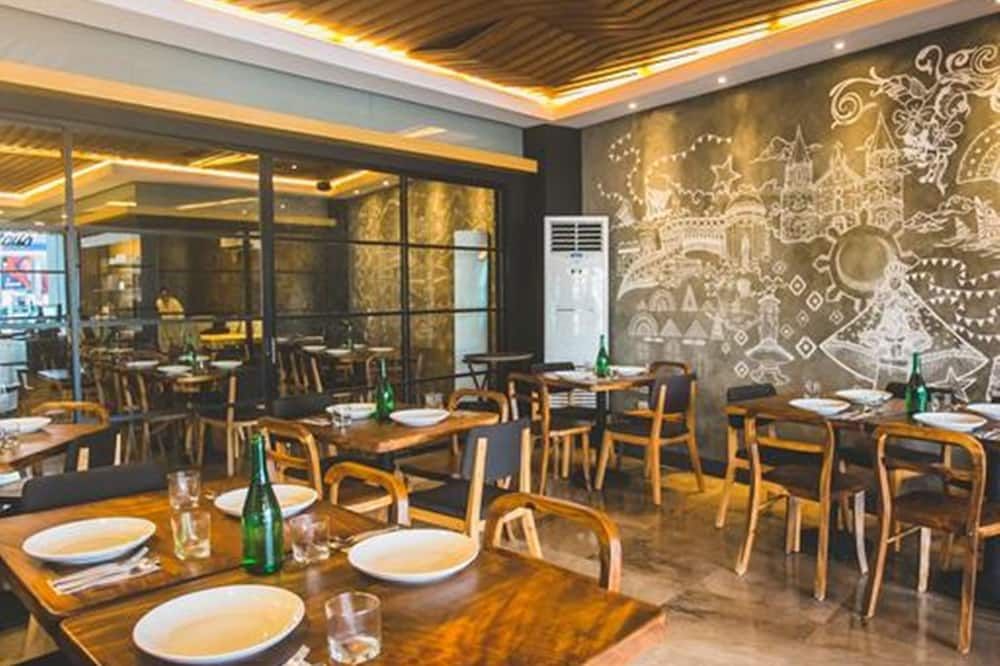LA Fiesta Hotel - אילוילו סיטי - מסעדה