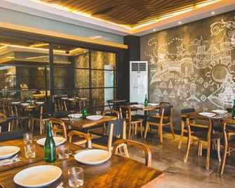 LA Fiesta Hotel - אילוילו סיטי - מסעדה