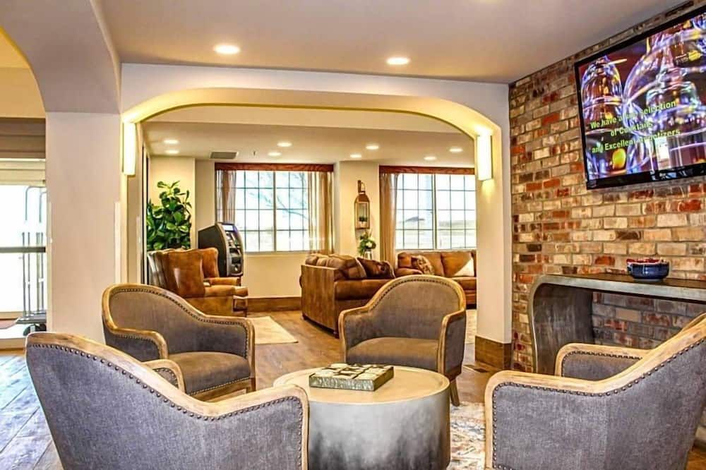 Lucille's Hotel, Restaurant, & Bar - Weatherford - Lounge