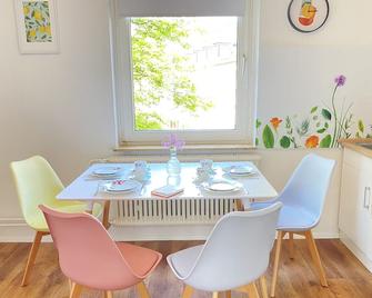 Sommer Garten Neben Hbf Duisburg - Duisburg - Sala pranzo