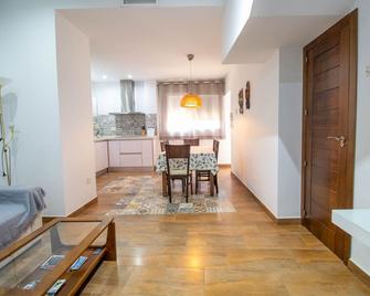 RentitSpain Confortable Apartamento con Patio en Motril - 莫特里爾 - 餐廳