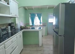 Your home away from home. Making family vacations affordable. - Rodney Bay - Kitchen