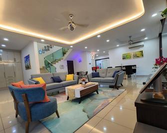 Desaru Brown House 22 Pax Ktv-Bbq-Netflix-Home Theatre - Kota Tinggi - Lobby