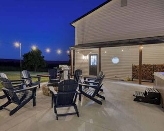 Sauna, Theatre, Game Room, Gym, Ev Chrger, Firepit - Toms Brook - Innenhof