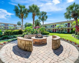 Red Roof Inn Plus+ & Suites Naples Downtown-5th Ave S - Naples - Property amenity