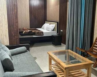 Hotel Monal - Pithorāgarh - Living room