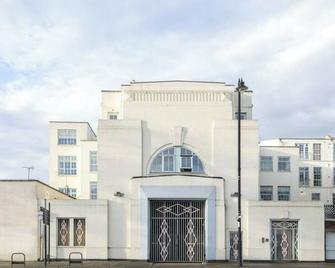 Art Deco Studio in East London - London - Building