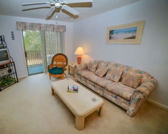 True Blue Resort - Pawleys Island - Living room