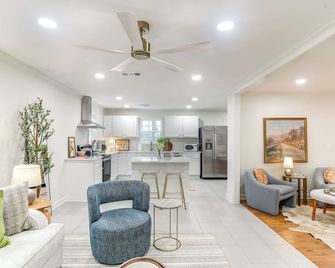 2 Mi to Ole Miss Modern Home in Historic District - Oxford - Living room