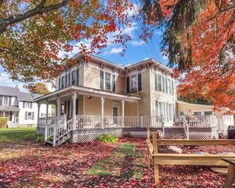 The Kelly House - 4 Br Historic Lodge - Downtown - Ellicottville - Building