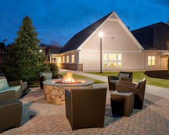 Residence Inn by Marriott Boston Norwood/Canton - Norwood - Innenhof