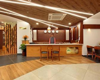 더 실버팁스 - 코타만갈람 - 프론트 데스크