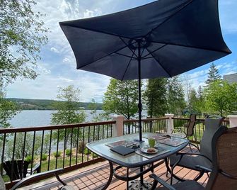 La Chaumière | Lakefront & Private Beach - Pohénégamook - Balcon