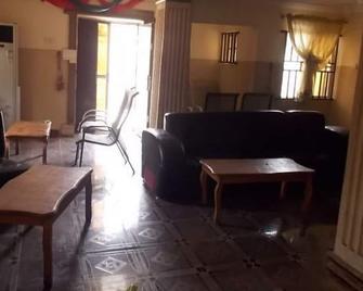Spunky Guest House - Badagry - Sala de estar