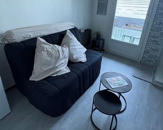 Chambre Mini Studio Avec Cuisine - Montélimar - Living room