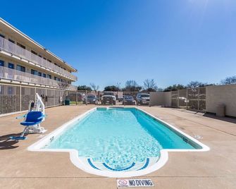 Motel 6 Dallas - Garland - Garland - Pool