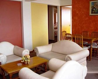 Apart Hotel Regina - Cochabamba - Olohuone