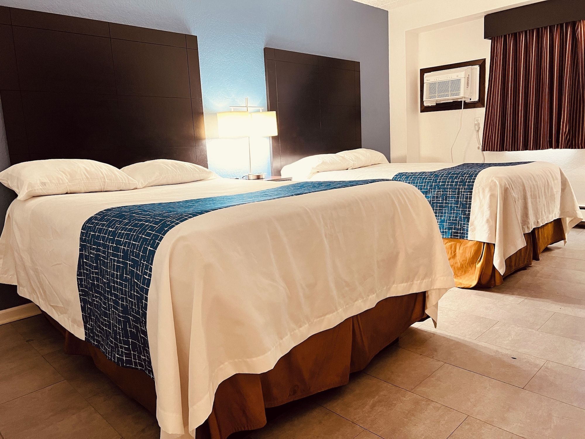 Travelodge by Wyndham Valleyfair Shakopee - Shakopee - Schlafzimmer