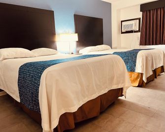 Travelodge by Wyndham Valleyfair Shakopee - Shakopee - Schlafzimmer