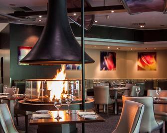 هوليداي إن تتل فرو رد ن- أيروي بربيديار باي آيتش جي - تلفورد - مطعم