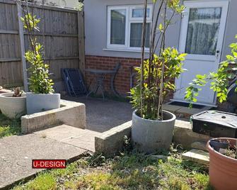 Lu3 Sundon Park - Luton - Patio