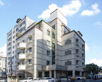 Emerald Ace Hotel - Cheju - Bâtiment