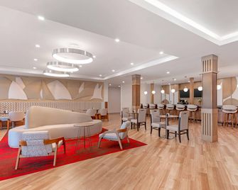 Cambria Hotel & Suites Plymouth - Plymouth - Reception