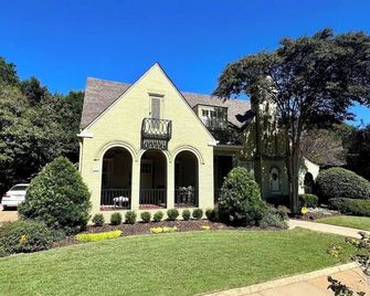 4 bedroom home located 1/2 a mile from Stadium! - Tuscaloosa - Building