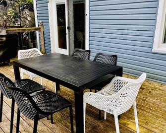 The Blue House in the heart of Picton - Picton - Patio