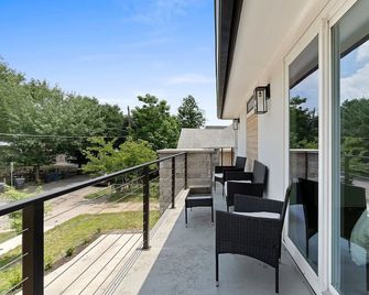 Urban Retreat with Pool near Downtown Dallas - Dallas - Balcony