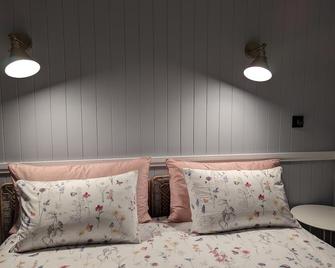 Secluded Country Cottage - Idlewild Bridgetown - Bridgetown - Huiskamer