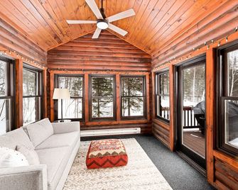 Fairway Pines Retreat - Golf, Ski & Wine Escape - Lutsen - Living room