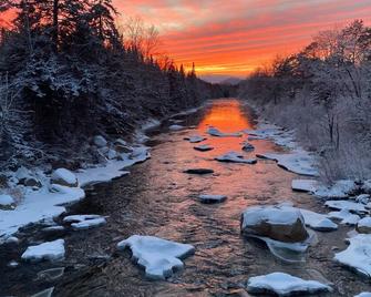 The light is gorgeous here! Newly Constructed Home On the Ammonoosuc River! - Twin Mountain