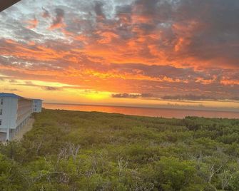 Sea View and Sunrise Top Floor Ocean Pointe 2412 - Tavernier - Venkovní prostory