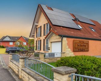 Hotel & Gästehaus Im Ziegelweg garni - Rust - Building
