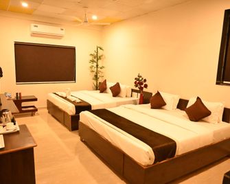Hotel Dev Inn Somnath - Somnāth - Bedroom