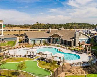 Fully Furnished Pool View Apartment in Tomball, TX - Tomball - Bazén