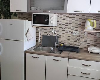 Rooms Brezak Lastovo - Lastovo - Kitchen