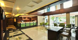 Hotel Grasia - Semarang - Front desk