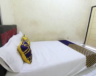 OYO Life 93260 Bale Kosan - Tanjung - Habitación