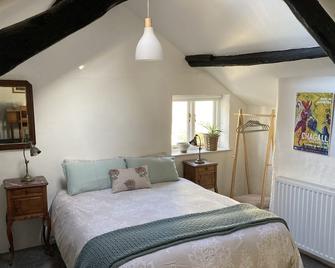 Six on Castle - Tiverton - Bedroom