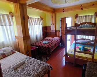 Grandma'S Yellow House - Sagada - Bedroom