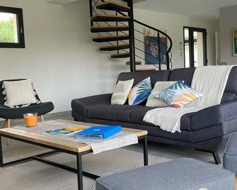 La Villa des Pins 150 m2 at 5 min from the beach with 3 bedrooms and 8 beds - Messanges - Living room