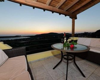 Dina Hotel - Plati - Μπαλκόνι