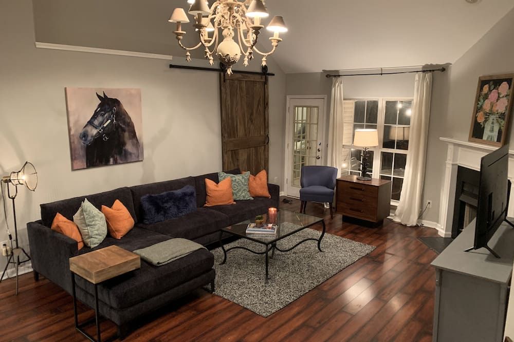 Nashvilles Boutique Getaway - Antioch - Living room