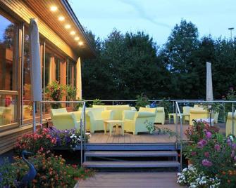Double room with shower or Bathroom, toilet - Airporthotel Salzburg - Salzburg - Balkon