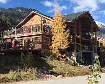 Spectacular Top Floor 2 Br W/ Hot Tub and Panoramic View - Golden - Edificio